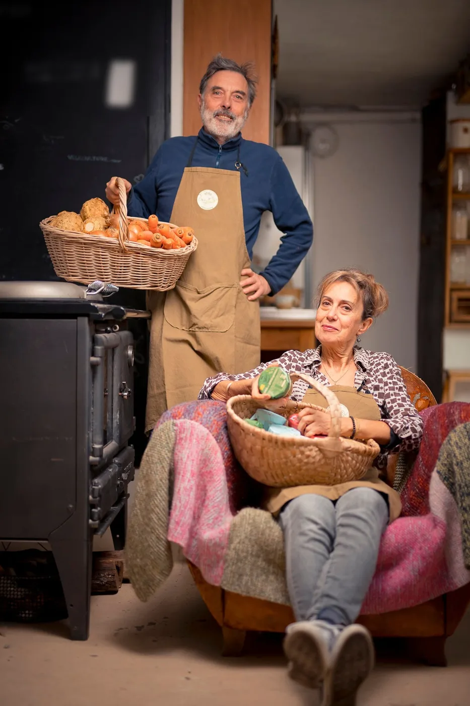 Joëlle et Patrick Pradère, de 100 % Végétal, avec leurs paniers de légumes et de terrines végétales bio