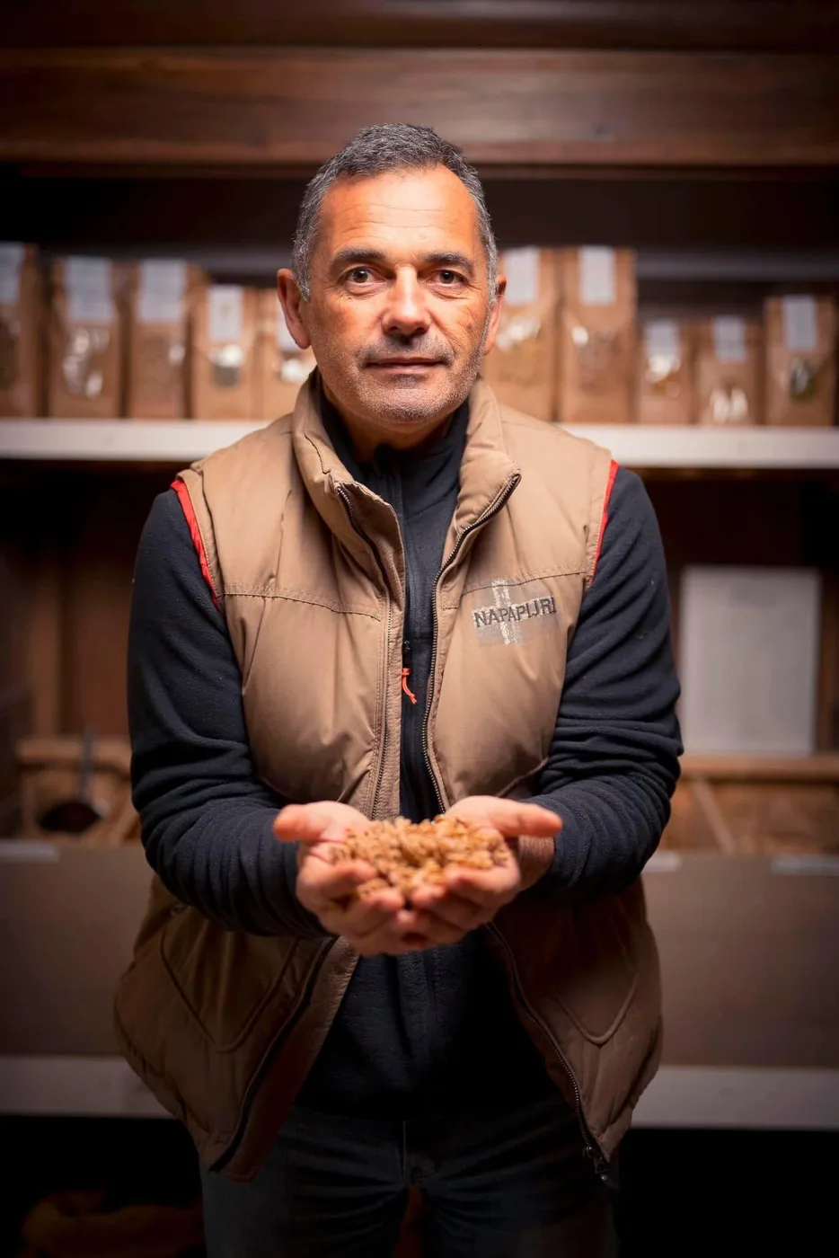 Des céréales bio de la Ferme de Bonneville, dans les mains du producteur